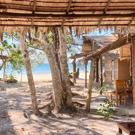 La Ong Lay Hotel Koh Phayam Exterior photo