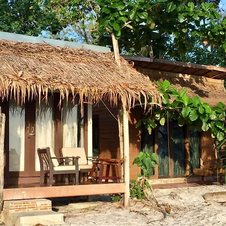 La Ong Lay Hotel Koh Phayam Exterior photo